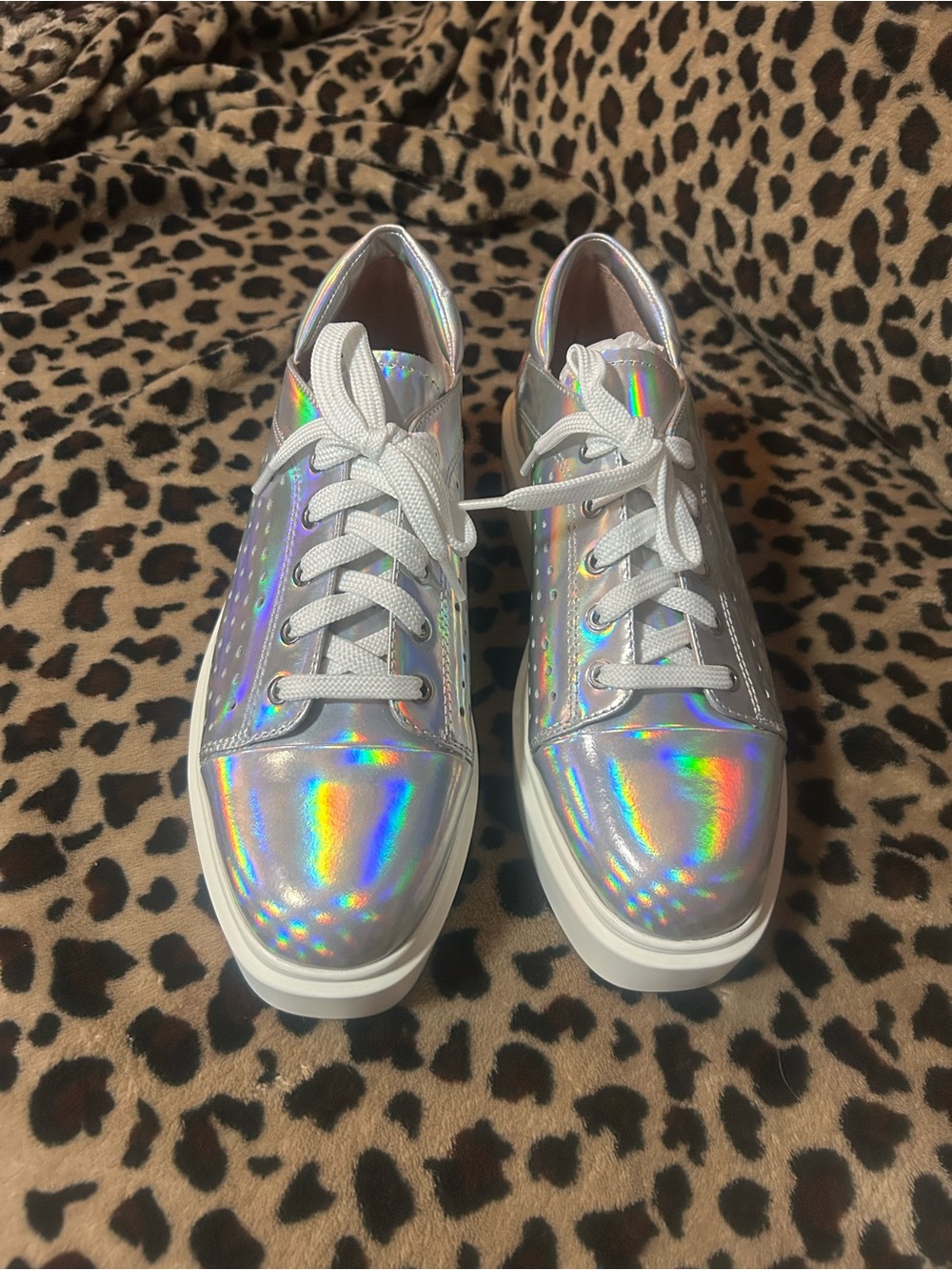Holographic Low-Top Lace-Up Sneakers - Silver